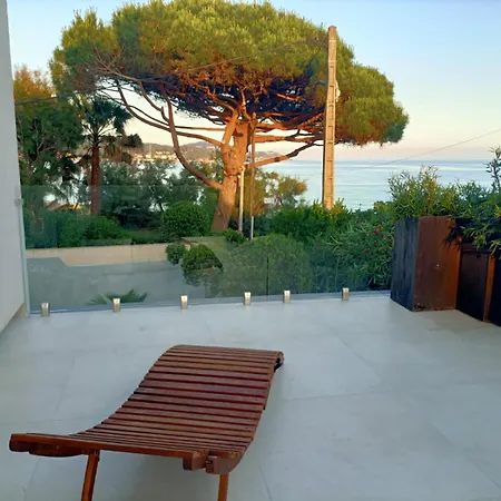 Vue Et Emplacement D'exception A 20 M De La Des Sablettes *