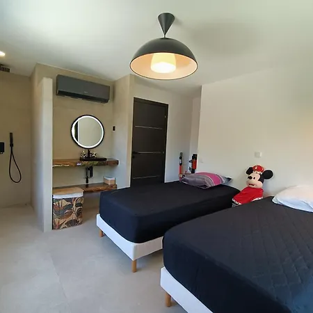 Vue Et Emplacement D'exception A 20 M De La Des Sablettes