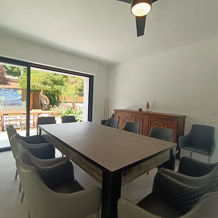 Vue Et Emplacement D'exception A 20 M De La Des Sablettes *