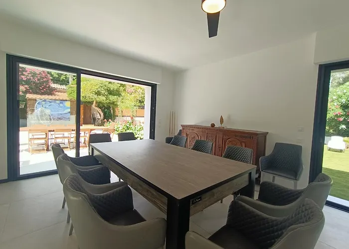 Vue Et Emplacement D'exception A 20 M De La Des Sablettes *