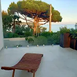 Vue Et Emplacement D'exception à 20 M De La Des Sablettes *