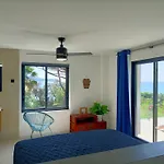 Vue Et Emplacement D'exception à 20 M De La Des Sablettes