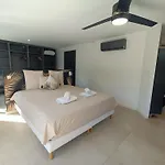 Vue Et Emplacement D'exception à 20 M De La Des Sablettes Villa
