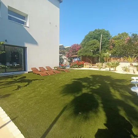 Vue Et Emplacement D'exception à 20 M De La Des Sablettes