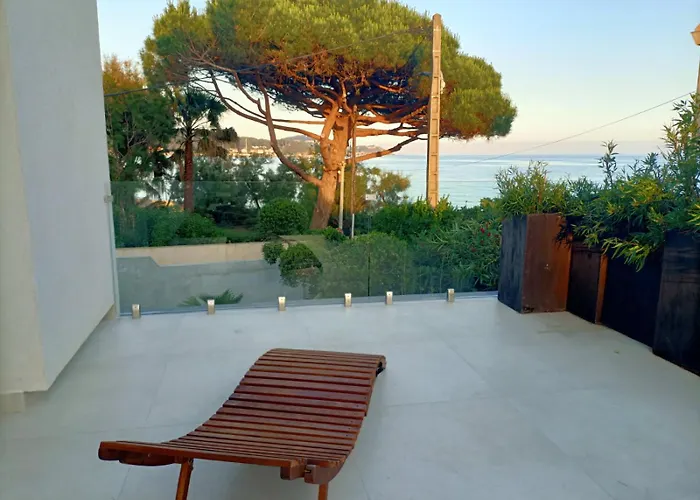Vue Et Emplacement D'exception A 20 M De La Des Sablettes *