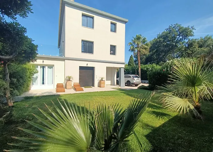 Villa Vue Et Emplacement D'exception A 20 M De La Des Sablettes