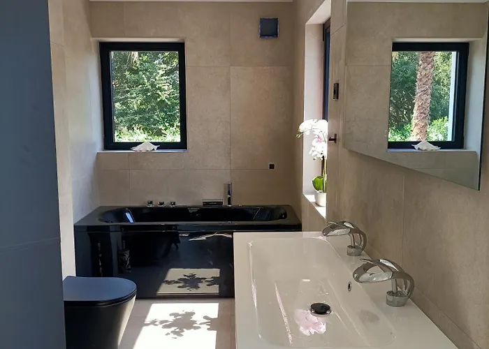 Villa Vue Et Emplacement D'exception A 20 M De La Des Sablettes